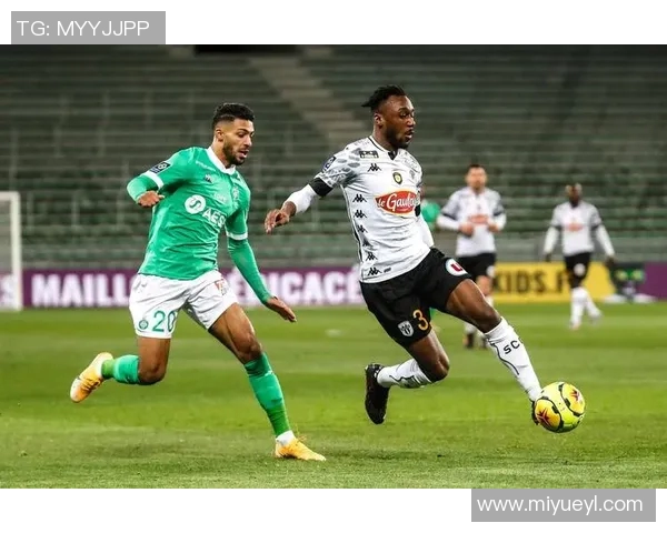 桑德尼斯与汉坎的精彩对决揭示了足球战术的博弈与球员的激情表现 桑德尼斯与汉坎的精彩对决揭示了足球战术的博弈与球员的激情表现