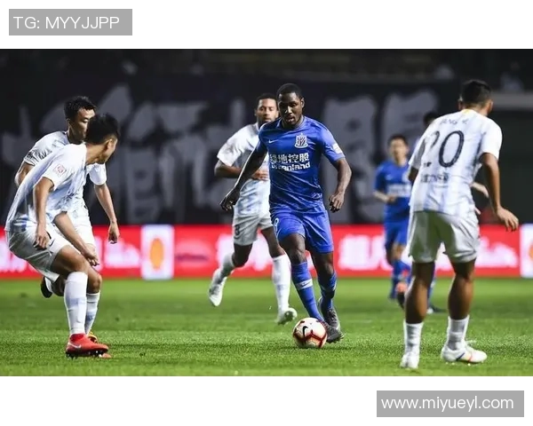 恒大与申花激战正酣天空体育全程直播精彩对决 恒大与申花激战正酣天空体育全程直播精彩对决