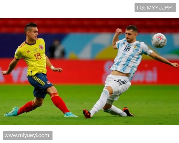 拉古纳与美洲队的激烈对决揭示了足球战术与团队合作的完美结合